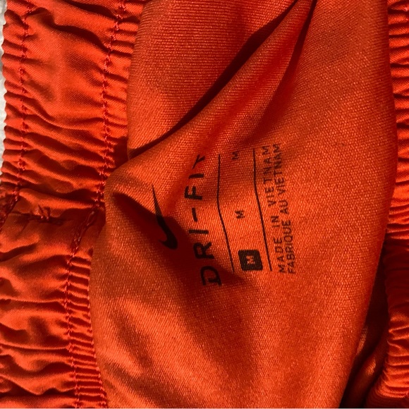 WOMENS NIKE DRY FIT SHORTS - Picture 2 of 2